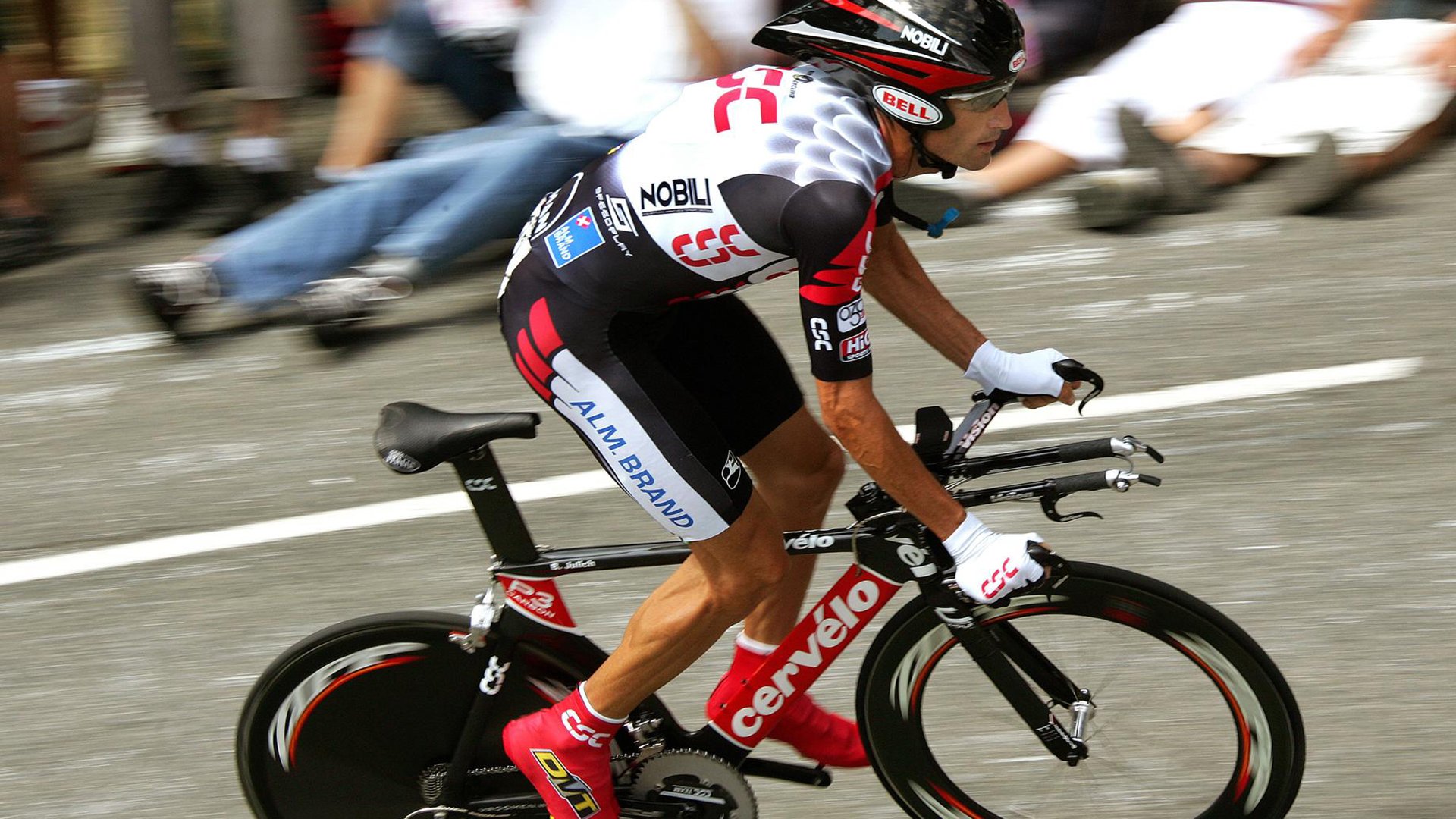 青少年篮球“城市行”公益巡展在多地火热进行，提升全民健身新热潮